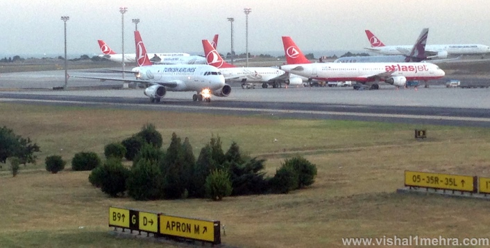 Istanbul Airport Runway - Aircraft