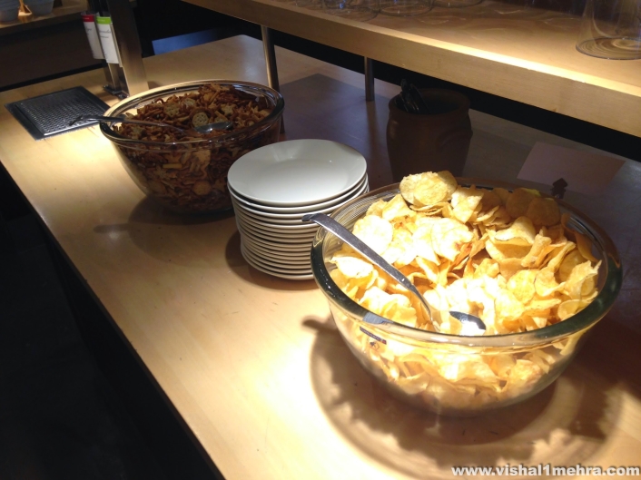 SAS Stockholm Lounge - Snacks and Chips